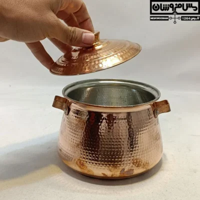دیگچه مسی رستورانی سایز 3 مدل سماتین با بدنه چکشی و درب فلزی مسی
