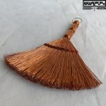 جارو مسی - ظروف دکوری مسی - ظروف مسی دکوری - جارو دکوری مسی - جارو مسی تزئینی - جارو مسی کوچک - جارو مسی آویز - ظروف مسی دکوراتیو - کادویی مسی - خرید جارو مسی - قیمت جارو مسی - جارو مسی دستساز- خرید جارو مسی دستساز - قیمت جارو مسی دستساز - جارو مسی دکوری کوچک دستساز زنجان با رنگ ثابت مدل پاتر21