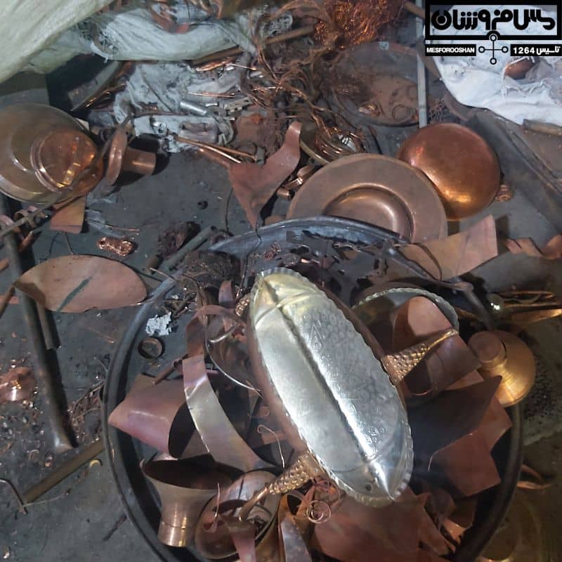 ضایعات مس ذوبی شامل قابلمه کهنه دست دوم ، سینی و مجمع مسی و انواع ظروف مسی قدیمی