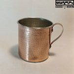 طراحی سنتی لیوان مسی با دسته مقاوم