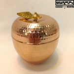قندان مسی سیب قرمز سایز ۲ مدل اپل، بدنه چکشی زنجان نانو شده، نمایش اندازه واقعی